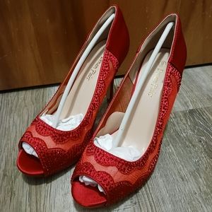 Like-New DREAM PAIRS Red Heels Sz 9